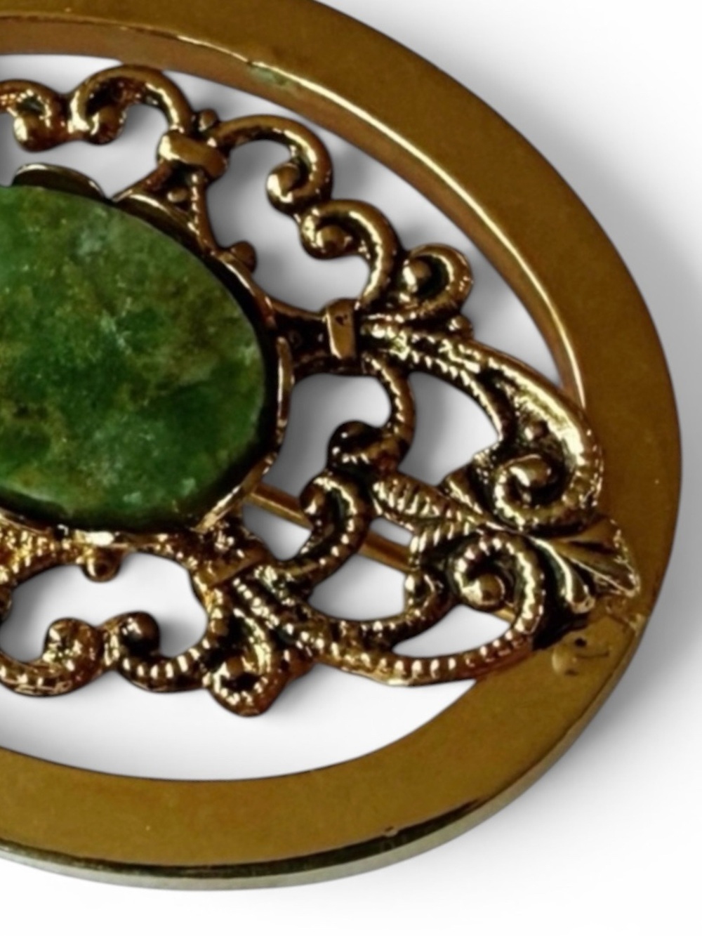 Vtg Gold‑Tone Filigree Brooch, Green Nephrite Jade-Look Cabochon Mid-Century Pin - Picture 9 of 14